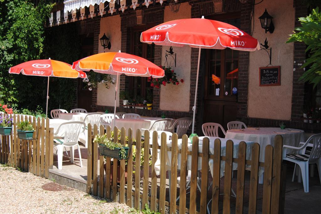 Hotel Restaurant Le Cygne Conches-en-Ouche المظهر الخارجي الصورة