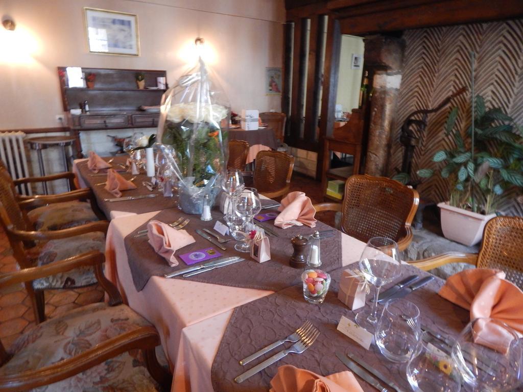 Hotel Restaurant Le Cygne Conches-en-Ouche المظهر الخارجي الصورة