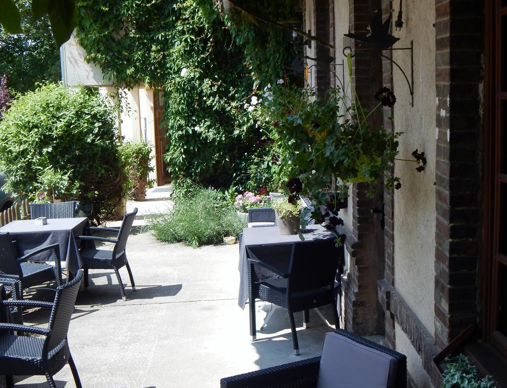 Hotel Restaurant Le Cygne Conches-en-Ouche المظهر الخارجي الصورة