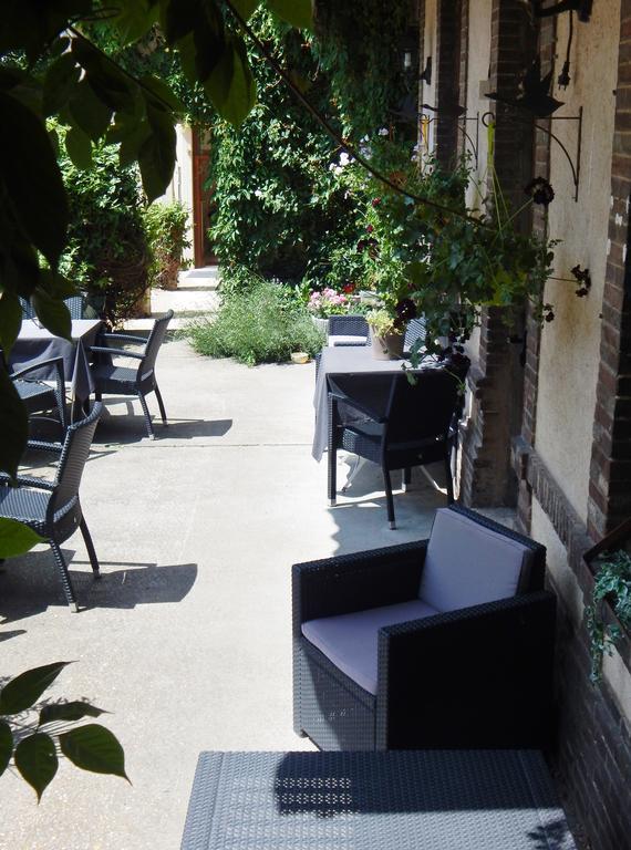 Hotel Restaurant Le Cygne Conches-en-Ouche المظهر الخارجي الصورة