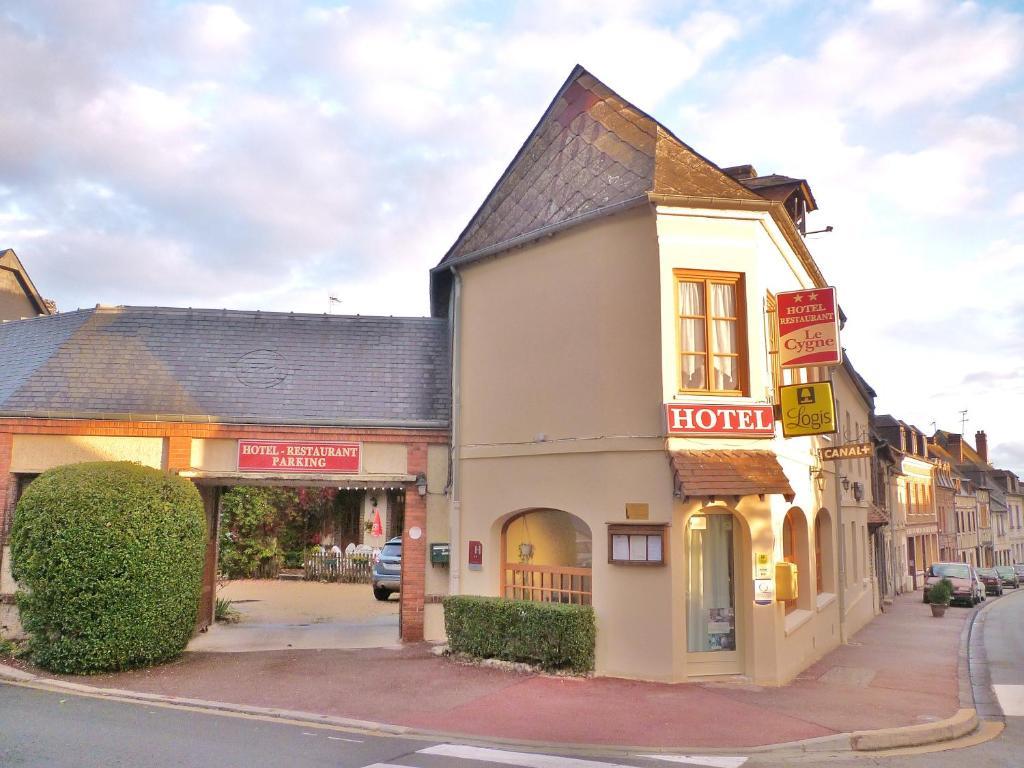Hotel Restaurant Le Cygne Conches-en-Ouche المظهر الخارجي الصورة