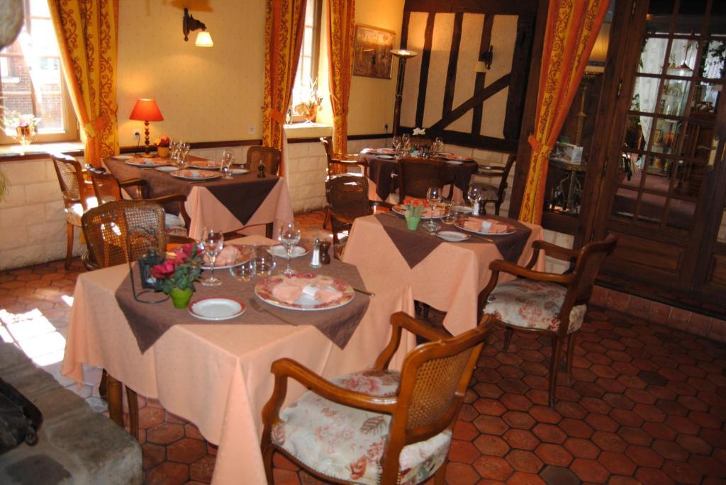 Hotel Restaurant Le Cygne Conches-en-Ouche المظهر الخارجي الصورة