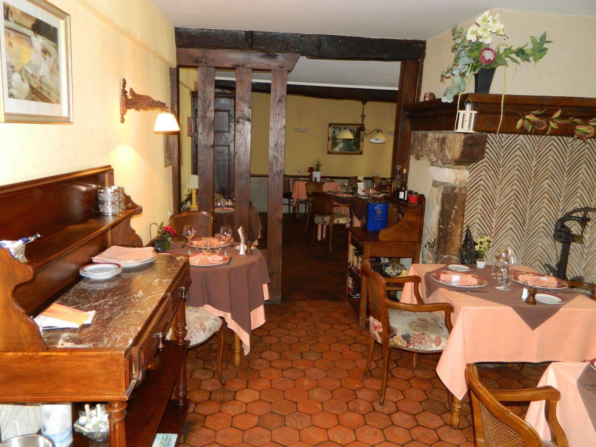 Hotel Restaurant Le Cygne Conches-en-Ouche المظهر الخارجي الصورة