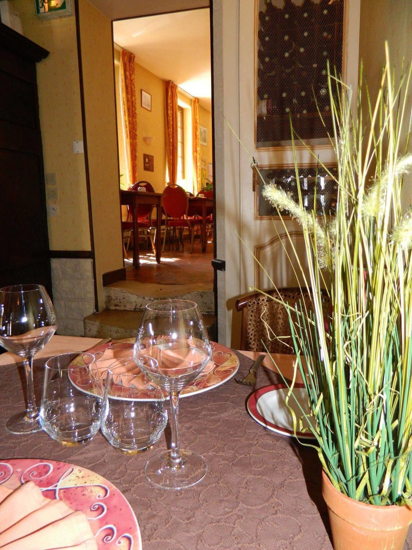 Hotel Restaurant Le Cygne Conches-en-Ouche المظهر الخارجي الصورة